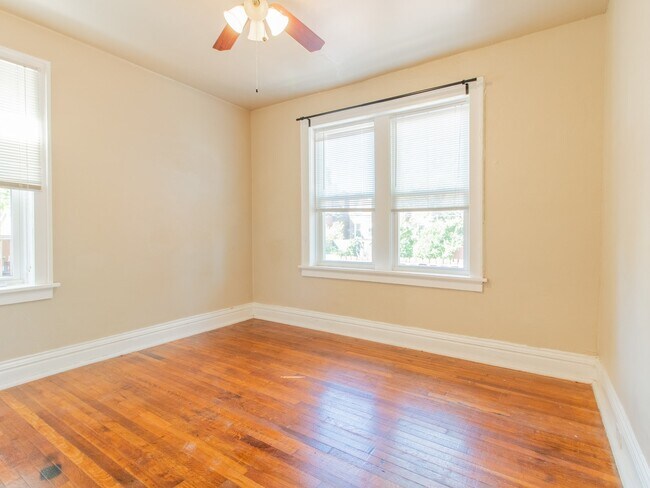 Building Photo - 4123 Castleman Avenue, Unit 2W