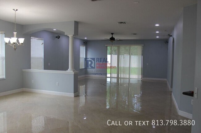 Foto del edificio - 452 Westchester Hills Ln