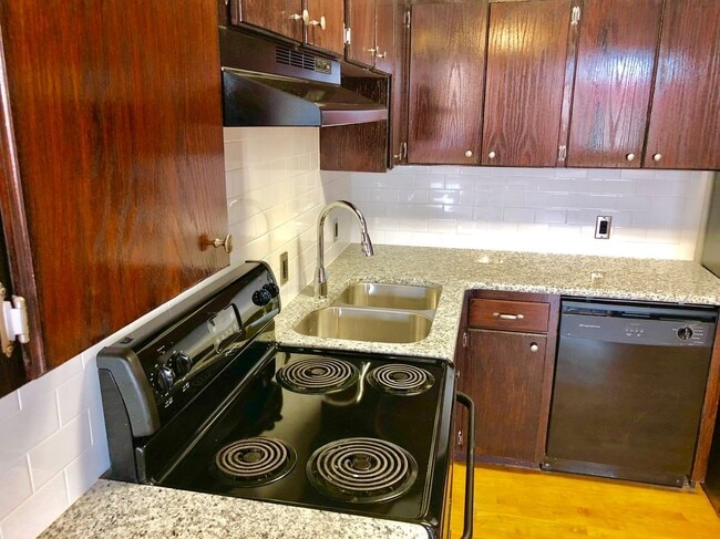 Foto del edificio - 115 E Tyler