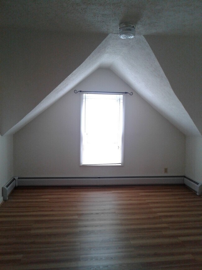 Living Room - 366 Metacom Ave