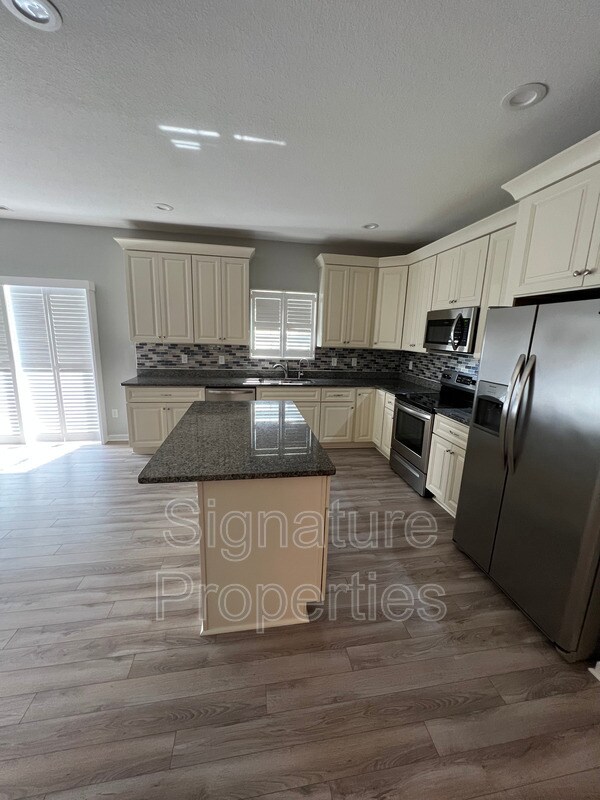 Building Photo - 405 San Antonio Blvd
