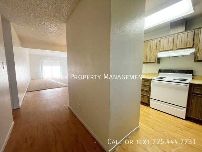 Building Photo - 2 BEDROOM 2.5 BATH CONDO WITH ATTACHED GARAGE