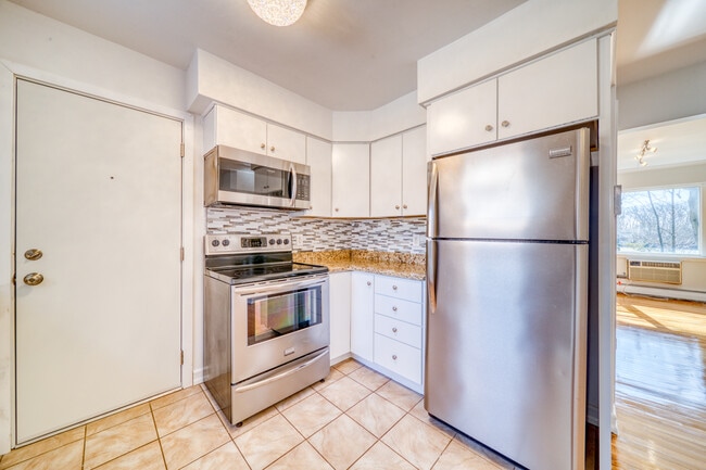 Kitchen - 12 Rolling Ridge Rd
