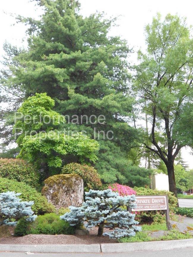 Building Photo - 5858 SW Riveridge Ln
