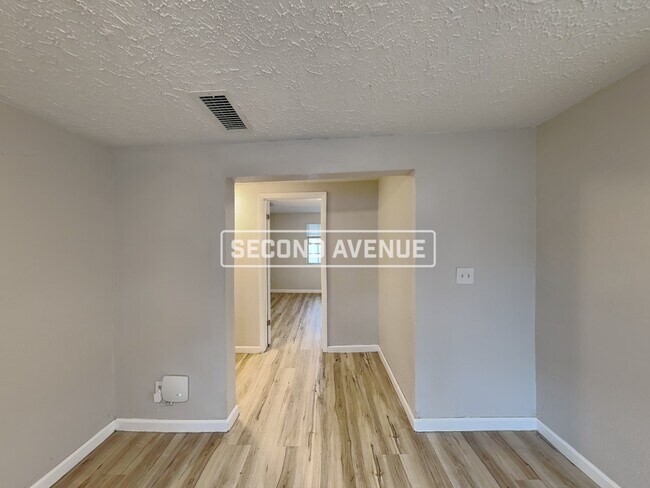Foto del edificio - 1656 W 30th St