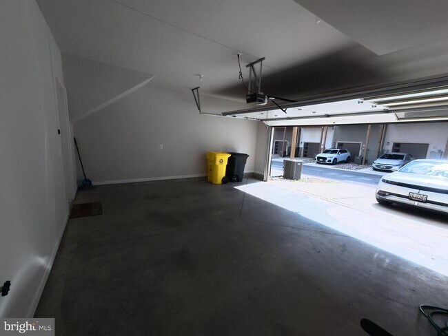 Foto del edificio - 3451 Watershed Blvd