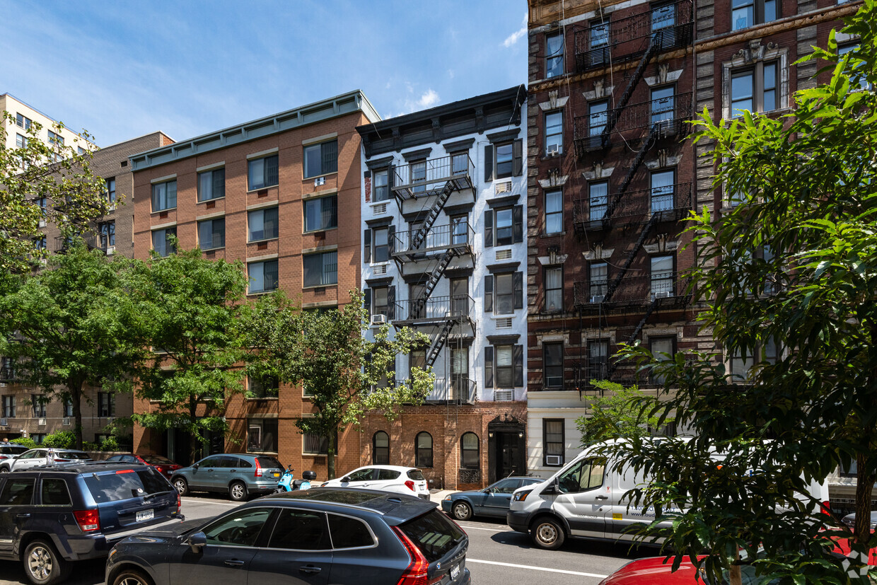 Primary Photo - 323 E 21st St
