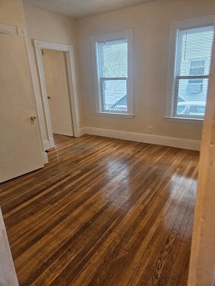 Building Photo - 32 US-1