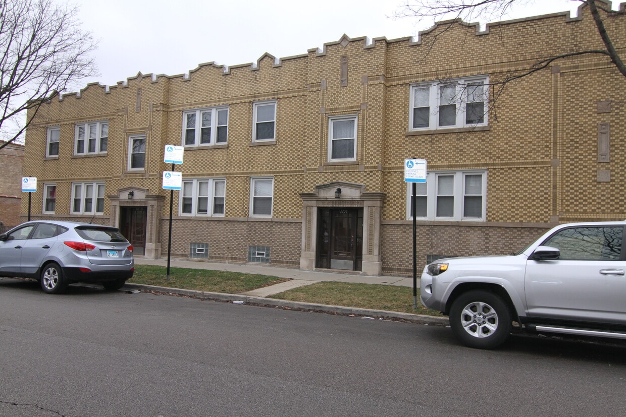 3309 N Lockwood Ave Unit 2, Chicago, IL 60641 3309 N Lockwood Ave