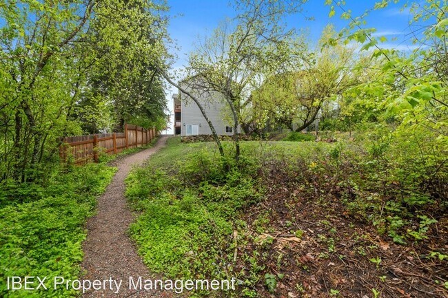 Building Photo - 4 br, 3 bath House - 40 W. 2nd Street