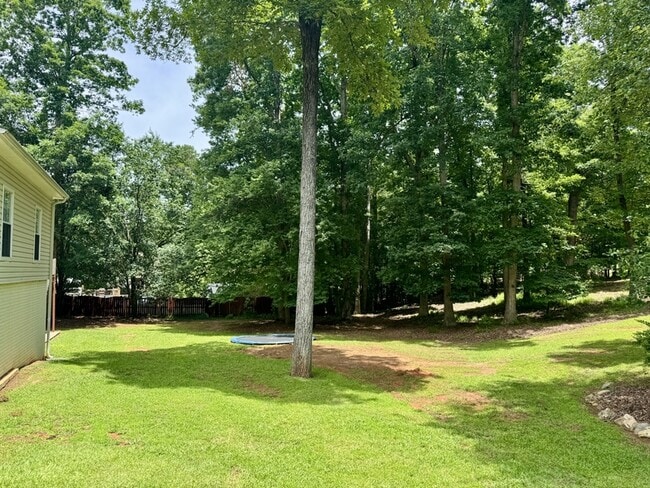 Building Photo - 362 River Point Dr