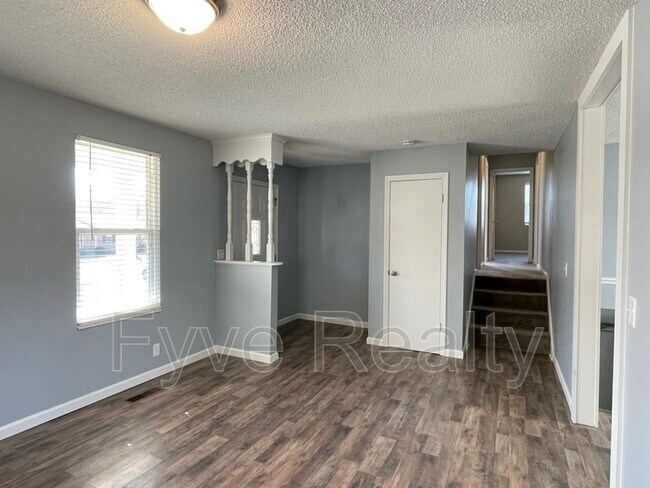 Building Photo - 5216 Roxborough Dr