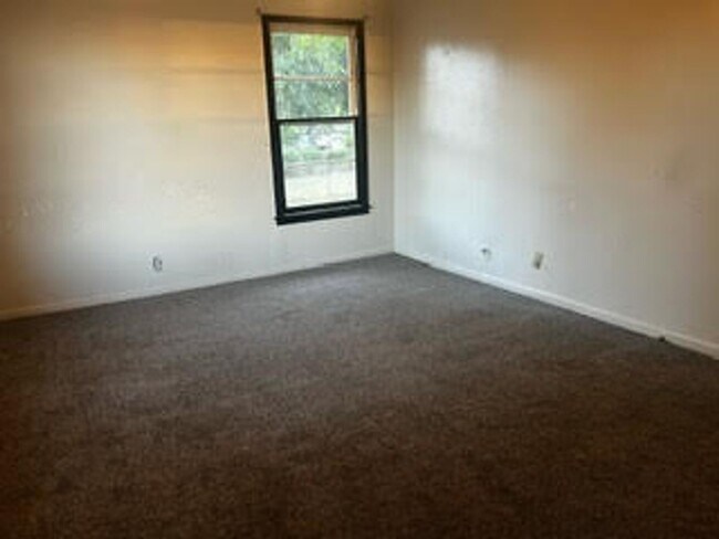 Building Photo - 594 N Harbin Dr
