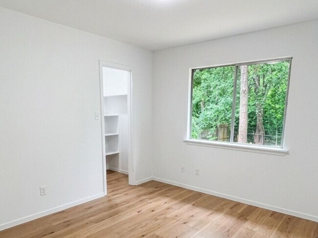 Building Photo - 9515 Aberdeen Way