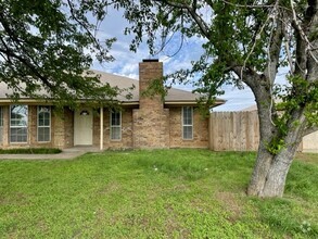 Building Photo - 202 N Nolan River Rd