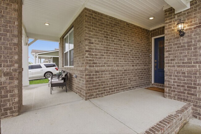 Foto del edificio - 724 Ewell Farm Dr