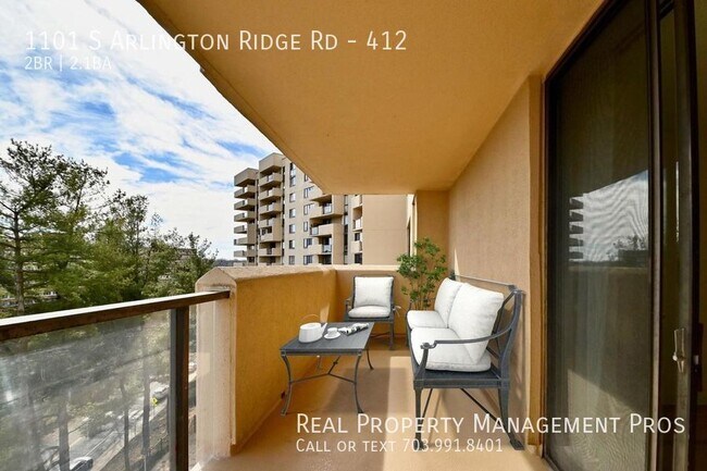 Building Photo - Sunny & Spacious Pentagon City Condo!