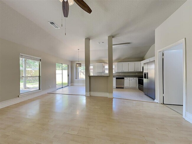 Building Photo - 4926 Maurita Dr