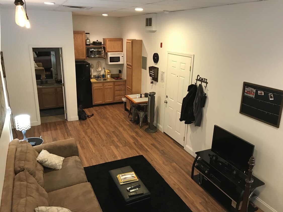 Foto principal - 433 Beechurst Ave