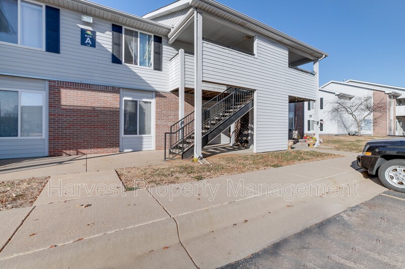 Primary Photo - 340 E Rock Rd Ct