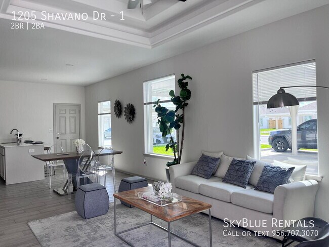 Building Photo - 1205 Shavano Dr
