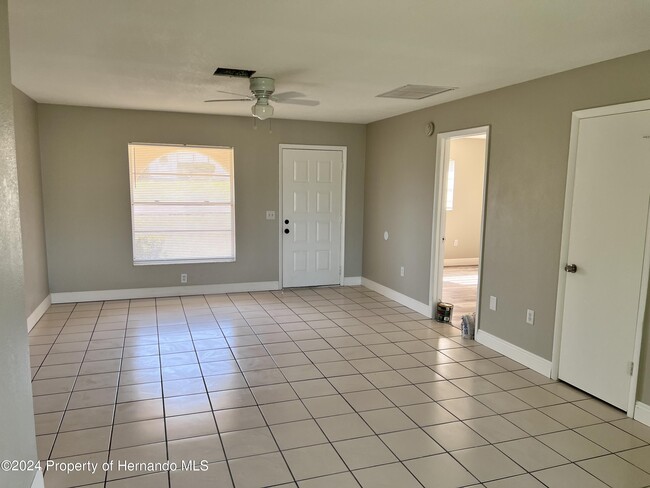 Foto del edificio - 13105 Hanley Dr