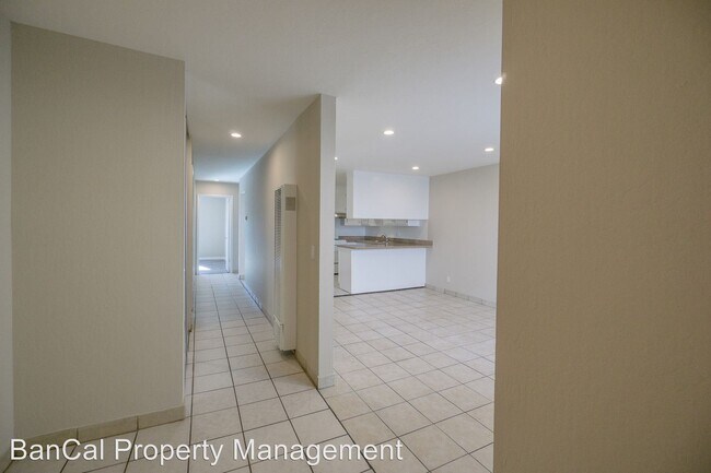 Building Photo - 671 Villa St