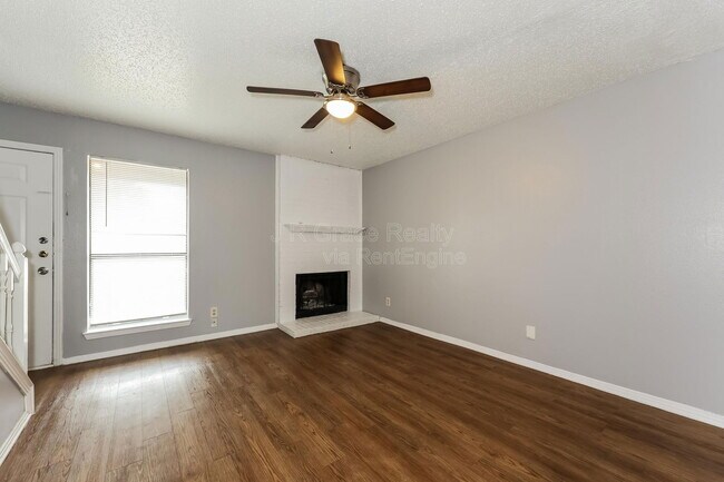 Foto del edificio - 5927 Shadydell Dr