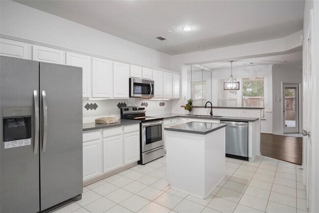 Building Photo - 6 S Piper Trace