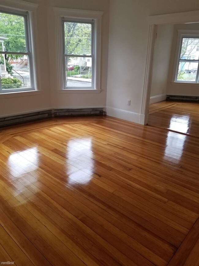 Building Photo - 3 br, 1 bath  - 28 Fairmont St