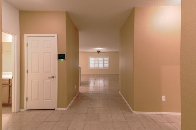 Building Photo - 55+ Age Restricted Sun City Anthem 2 Bedro...