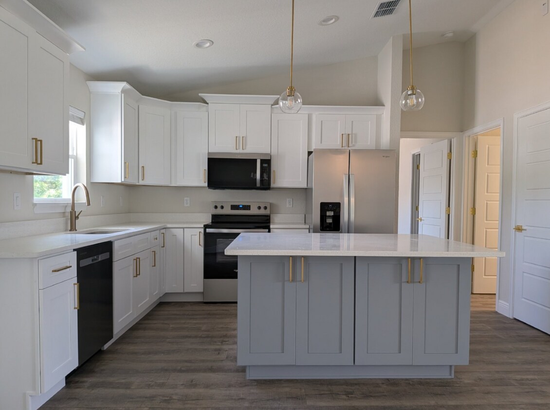 Foto del edificio - 7217 Hemlock Loop