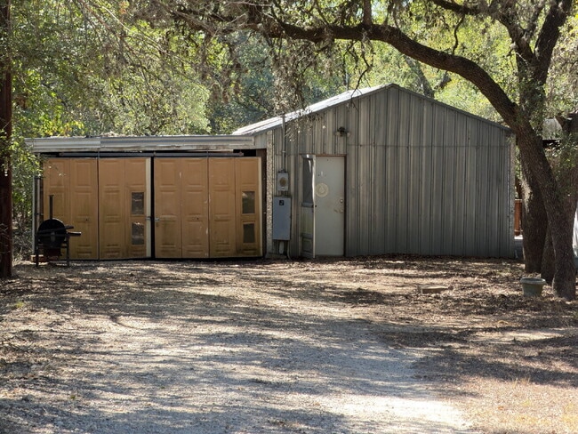 Building Photo - One Bed One Bath Efficiency Unit