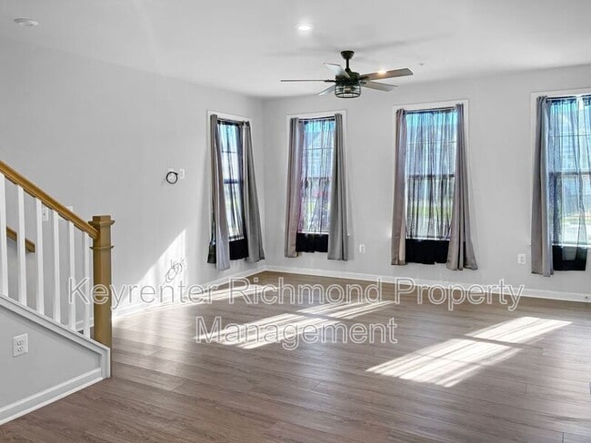 Foto del edificio - 719 McCormick Farm Dr