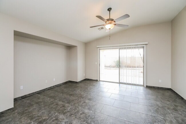 Building Photo - 10011 W Trumbull Rd