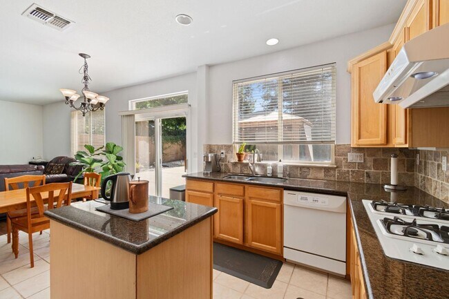 Foto del edificio - Beautiful Four Bedroom in Folsom