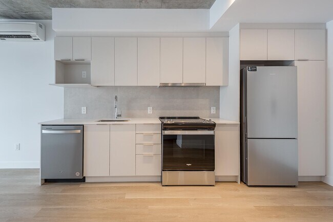 Building Photo - C404