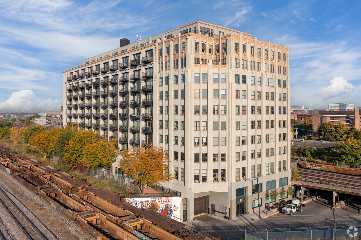 Primary Photo - University Station
