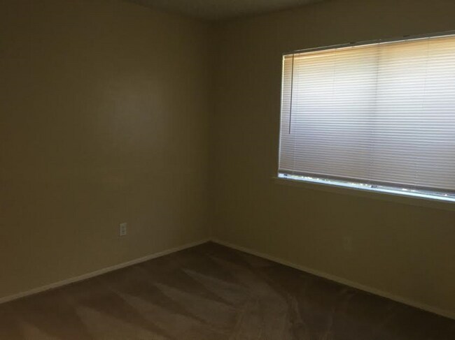 Building Photo - 404 Kearley Dr