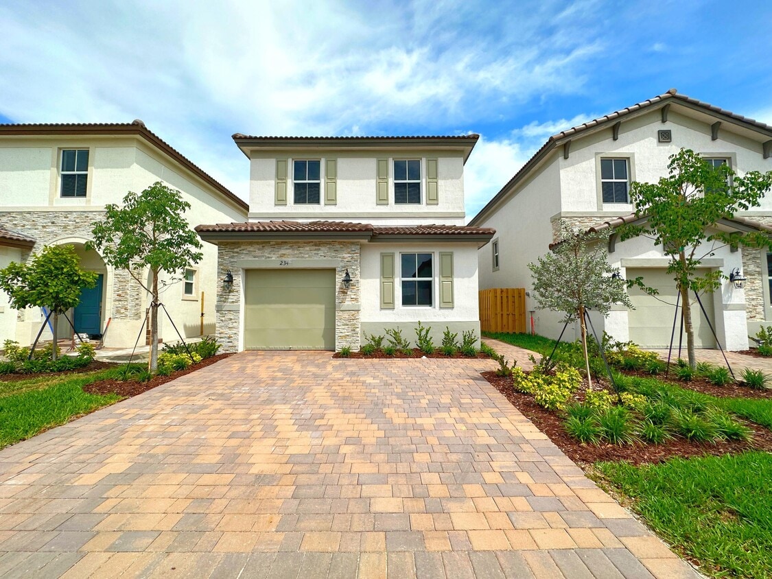 2356 NW 130th Ter, Westview, FL 33167 - House Rental in Westview, FL ...