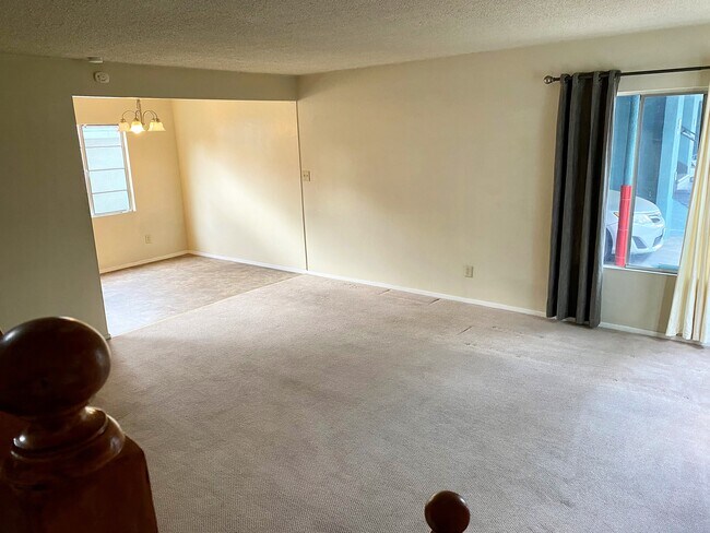 Living - Dining room - 9520 Alexander Ave