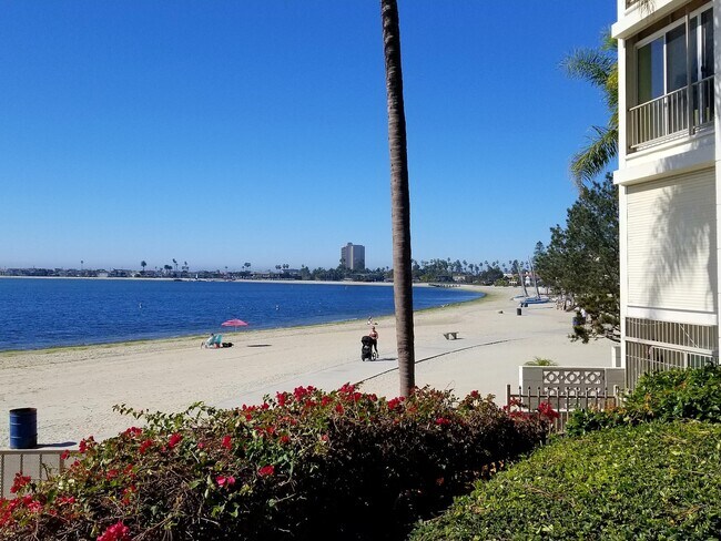 Foto del edificio - Mission Bay (Sail Bay) Crown Point 2bed 2bath 1625 sqft, Water View