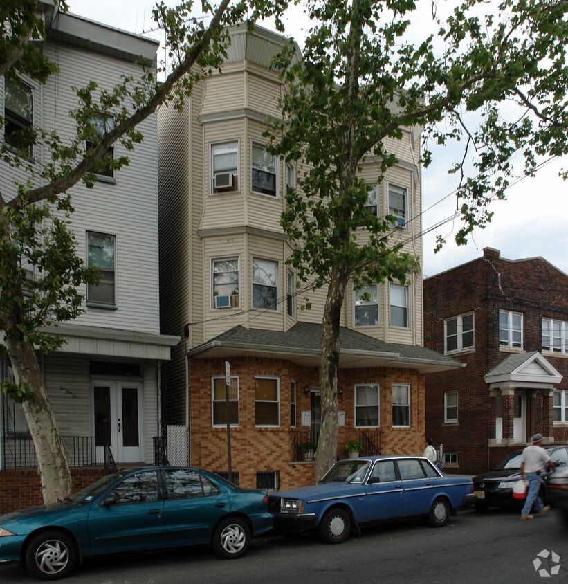 348350 New York Ave, Newark, NJ 07105 Apartments in Newark, NJ