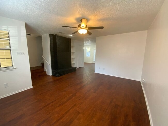 Foto del edificio - 9524 Woodvale-