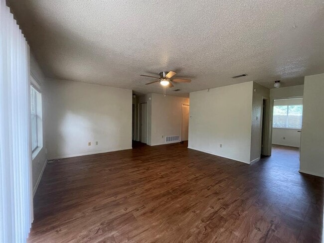 Foto del edificio - 2507 Sweet Clover Dr