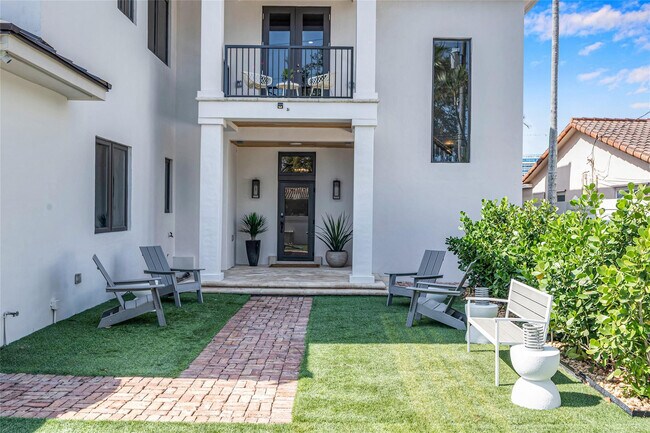 Building Photo - 1949 Harbourview Dr