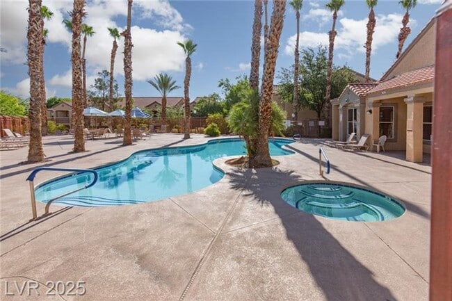 Building Photo - COMFORTABLE TOP FLOOR 1 BEDROOM LOCATED IN...