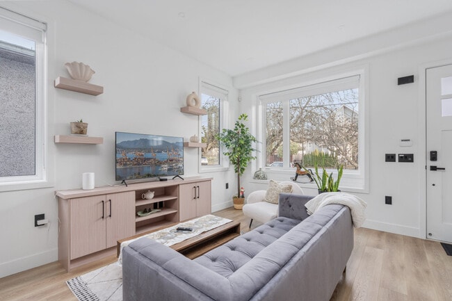 Building Photo - 5207 Hoy St