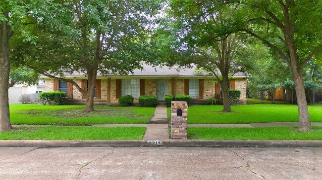 Foto del edificio - 5911 Dawnridge Dr