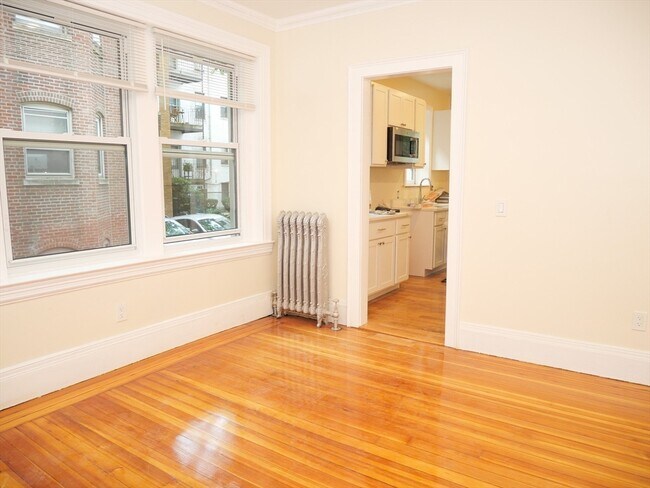 Building Photo - 13 Beals St